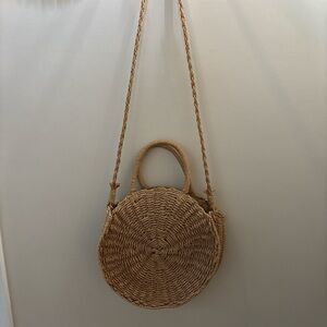 Round woven straw bag